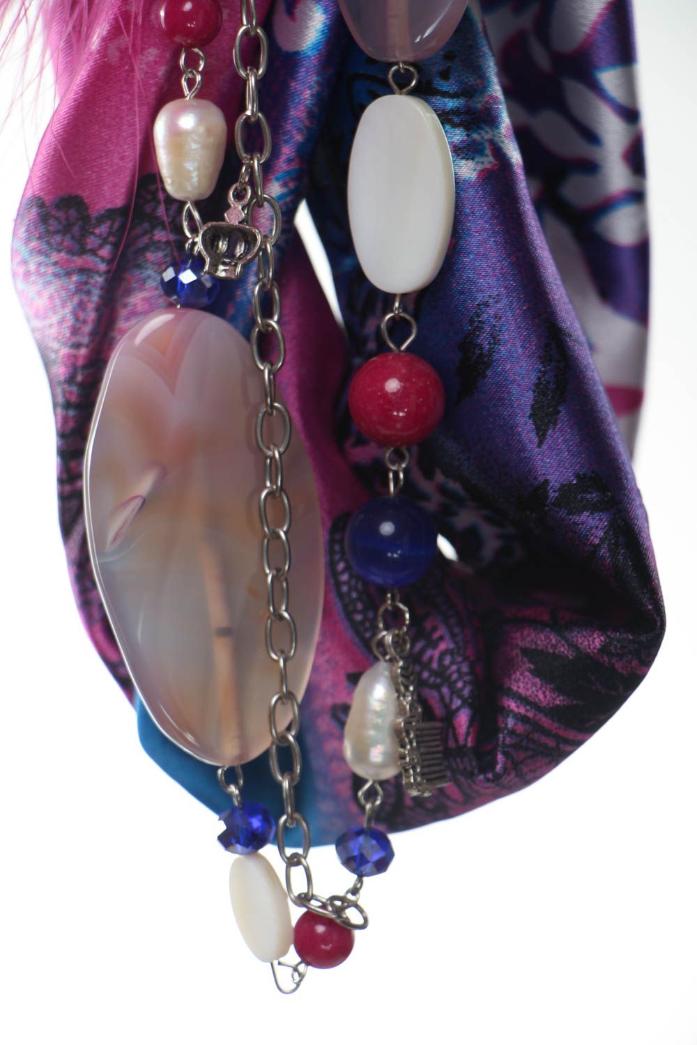 Шелковый шарф с натуральными камнями и пером  фото 4