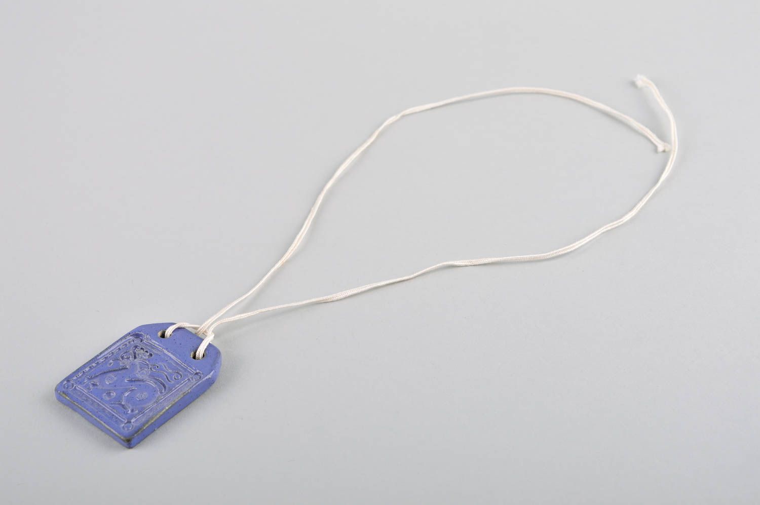 Pendentif bleu Bijou fait main céramique carré sur cordon Cadeau femme tendance photo 1