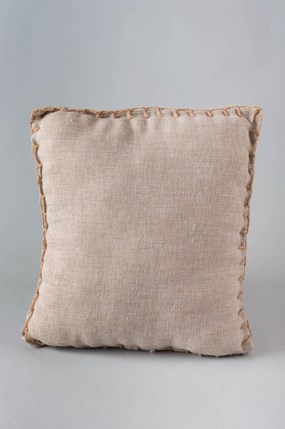 Мягкая диванная подушка из ткани с принтом ручной работы авторская красивая фото 3