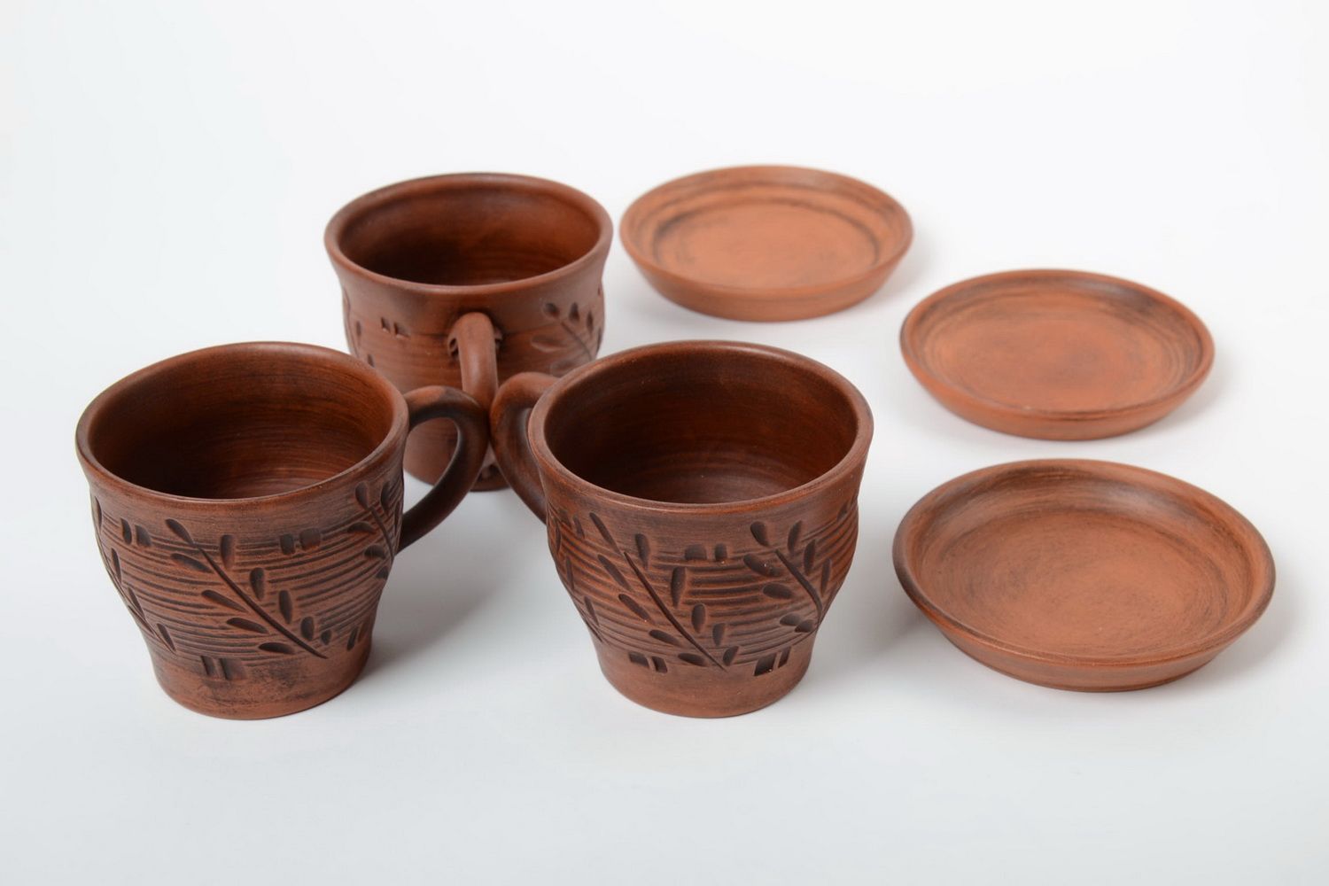 Tazas cerámicas y platillos artesanales marrones bonitos set de tres pares foto 4