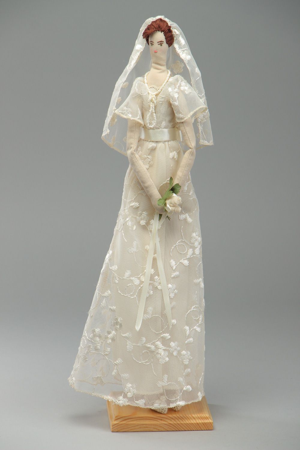 Grande poupée mariée en tissus faite main décorative originale design Marie photo 1