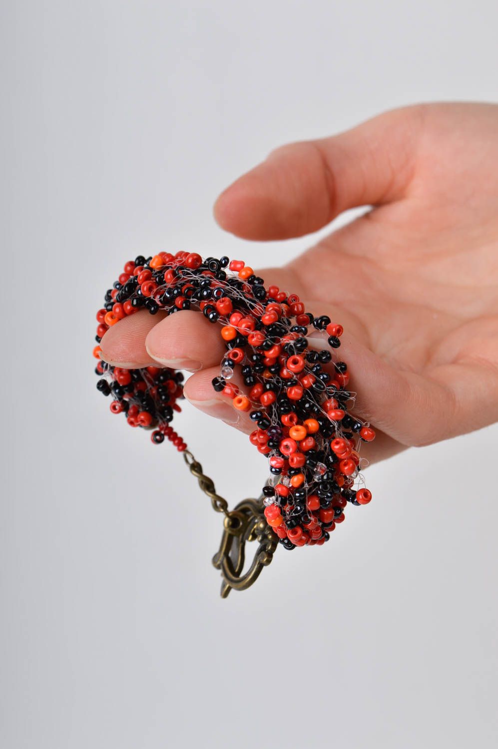 Bracelet mode rouge-noir Bijou fait main en perles de rocaille Cadeau pour femme photo 2