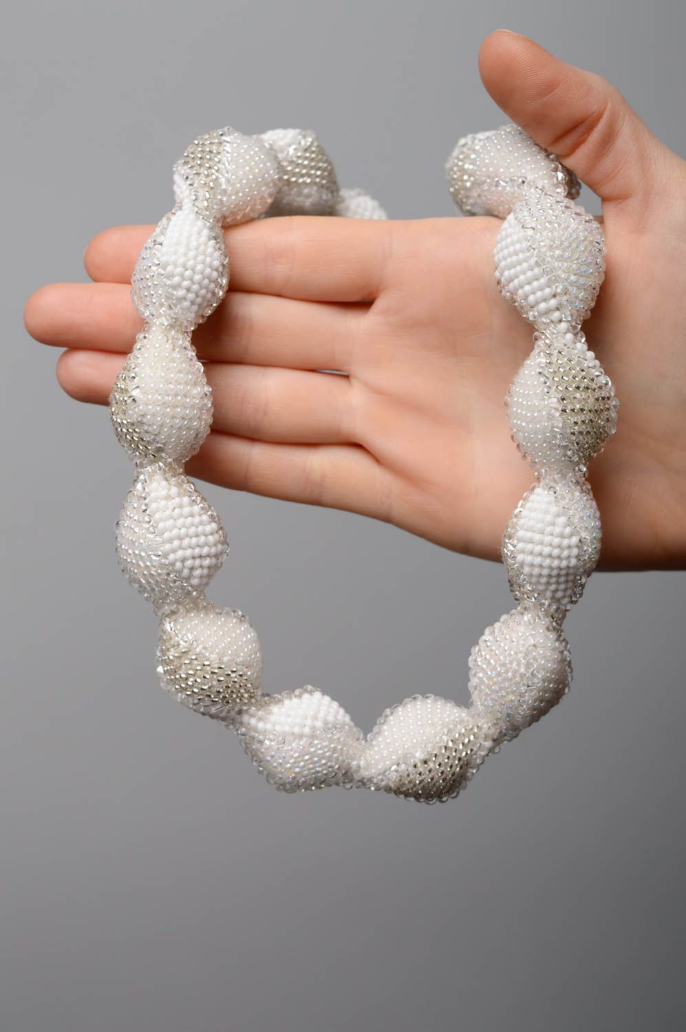 Дизайнерское ожерелье из бисера Сахарное фото 4