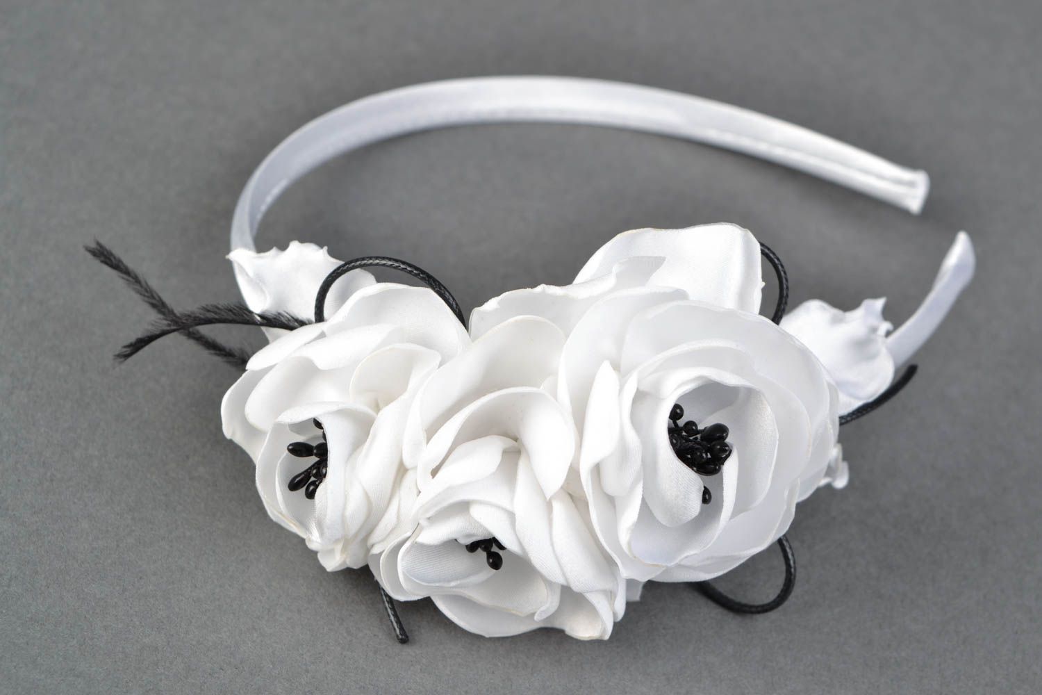 Serre-tête fleurs en ruban de satin étroit Roses blanches fait main pour femme photo 2