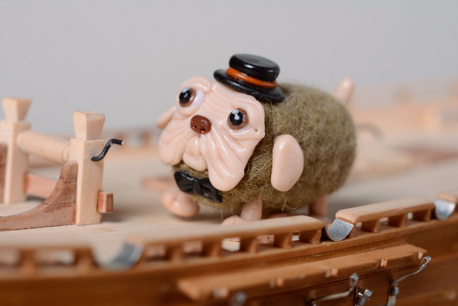 Handmade miniatur Kuscheltier Hund in Trockenfilzen Technik foto 1