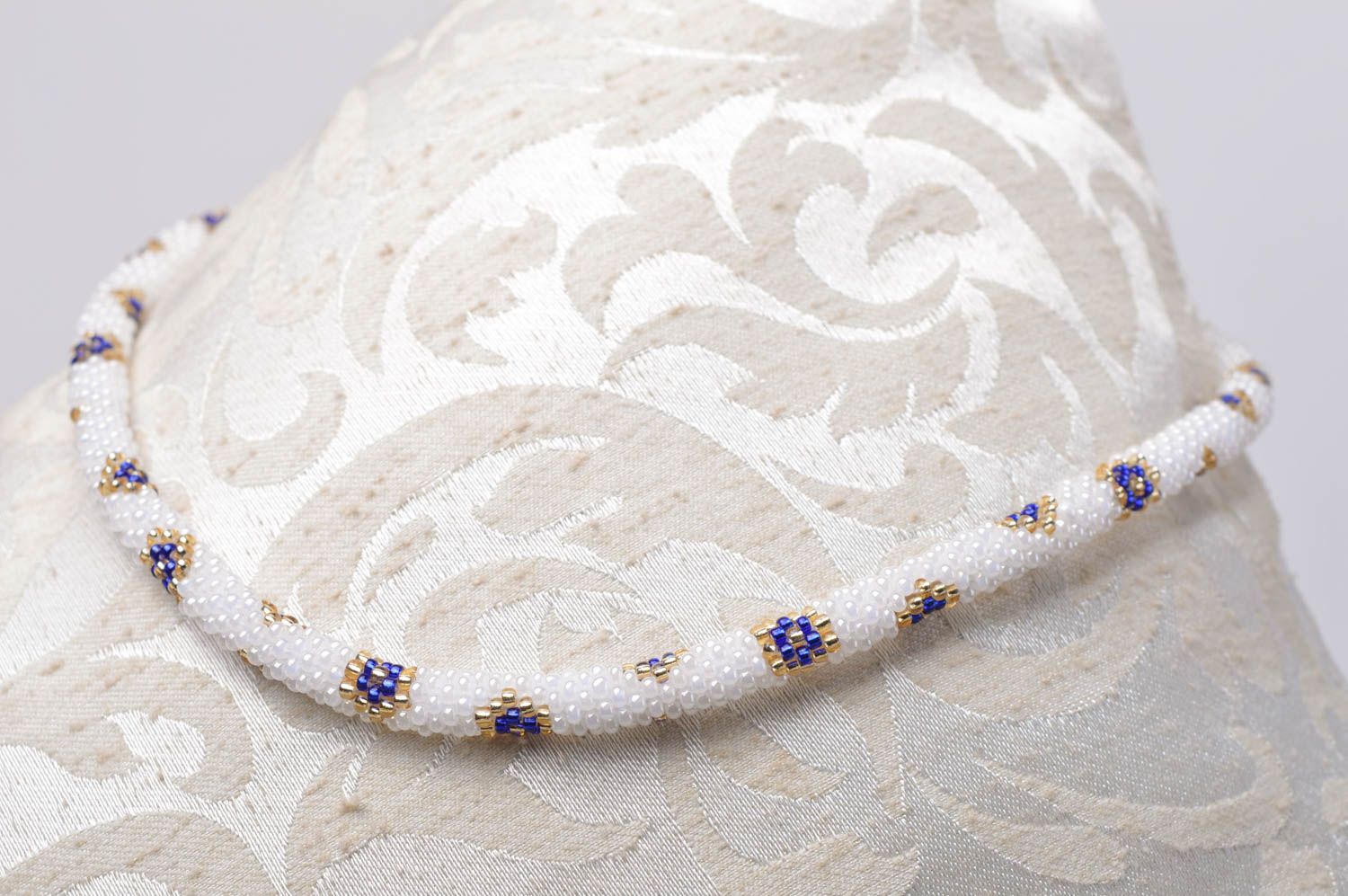 Collier en perles de rocaille Bijou fait main blanc motifs Accessoire femme photo 2