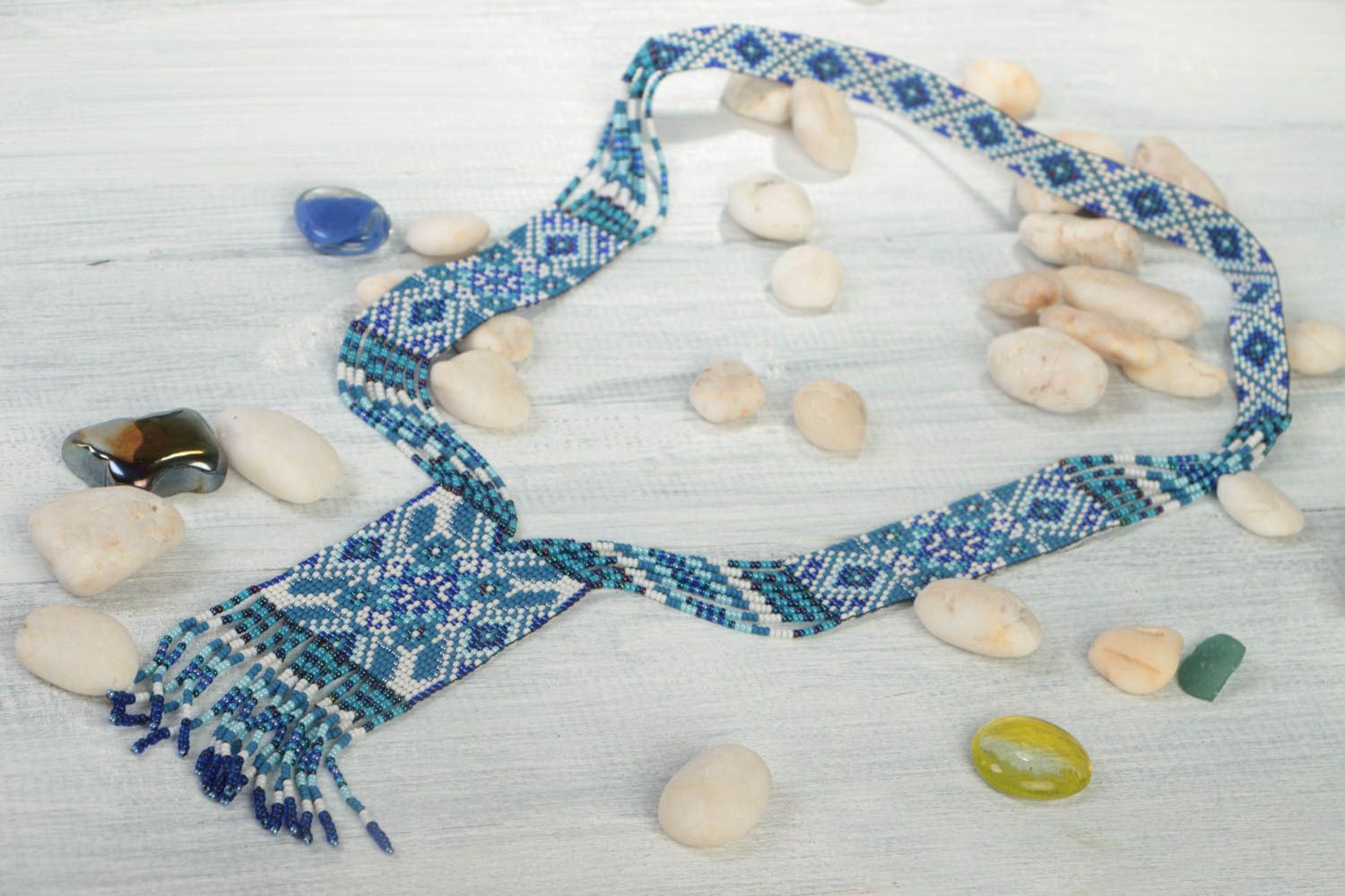 Blaues originelles ethnisches handgemachtes Collier aus Glasperlen Gerdan foto 1