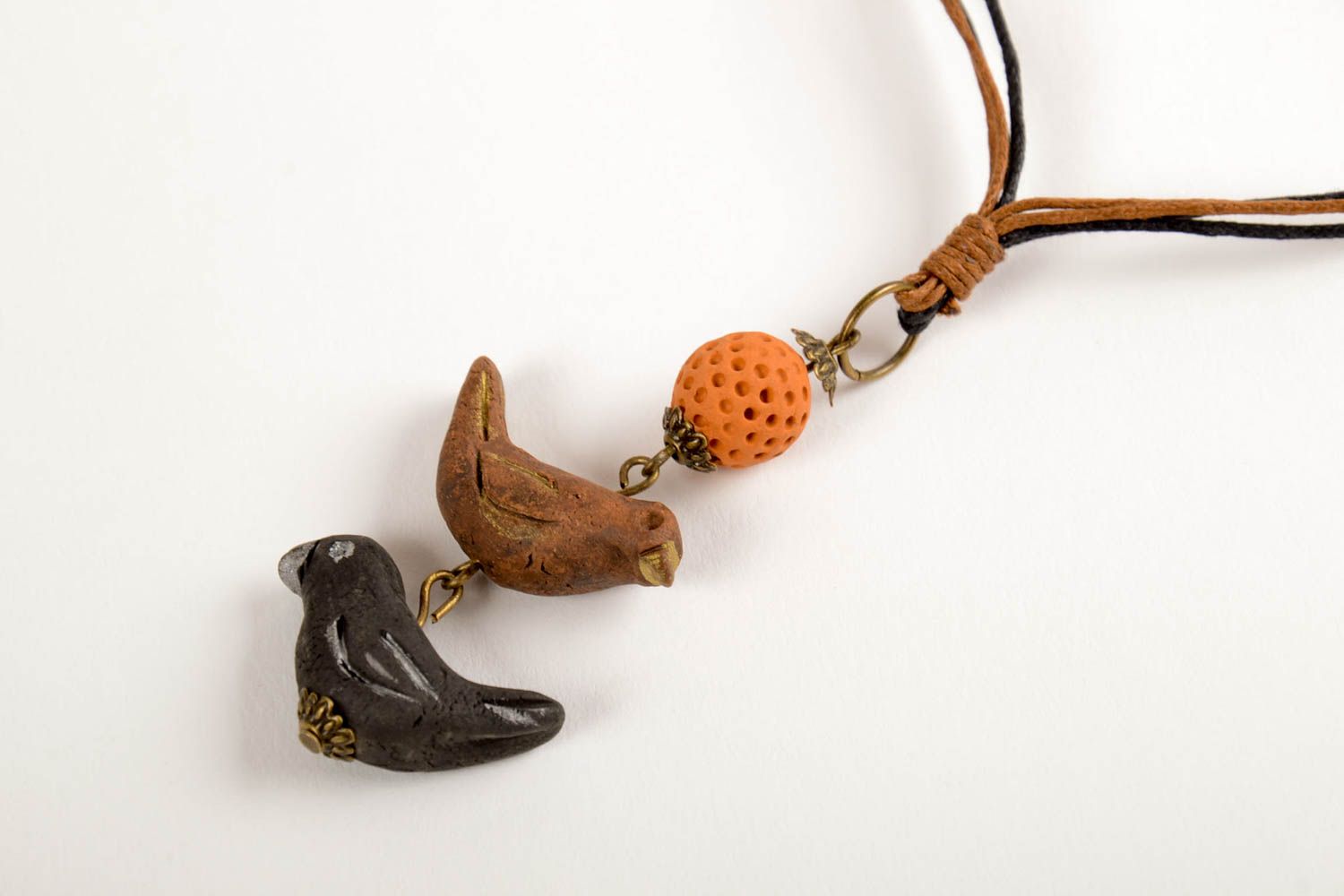 Handmade Schmuck Anhänger aus Ton Frauen Accessoire Schmuck aus Keramik Vögel foto 4