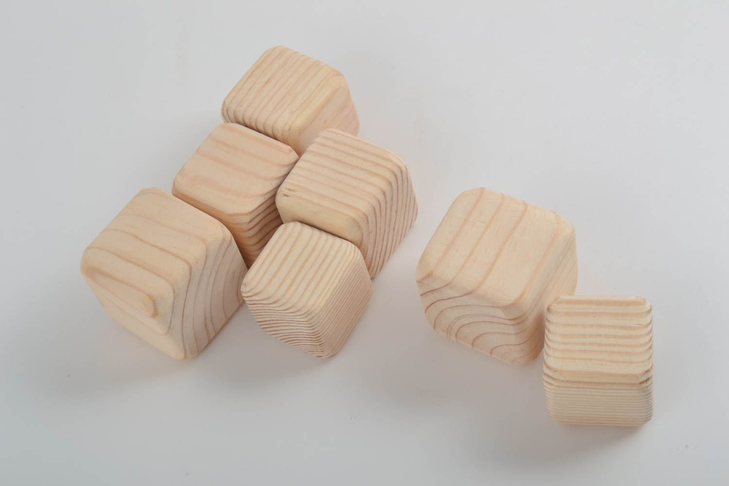 Симпатичные кубики для декупажа 7 штук изготовленные из сосны ручной работы фото 4