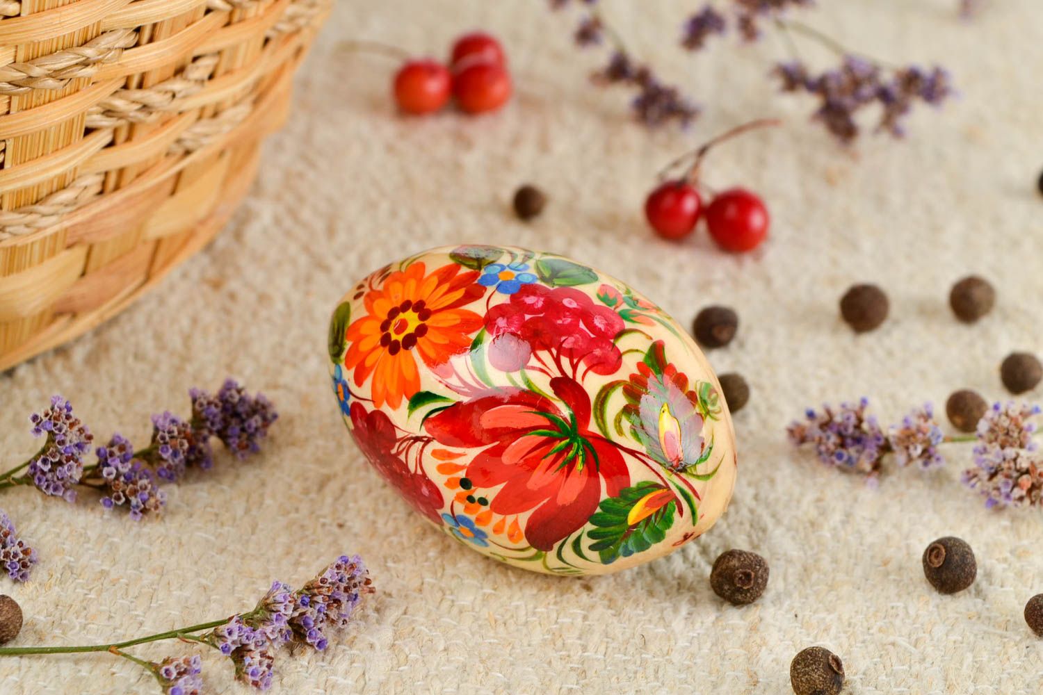 Bemaltes Osterei schönes handmade Osterei aus Holz Dekoration zu Ostern foto 1