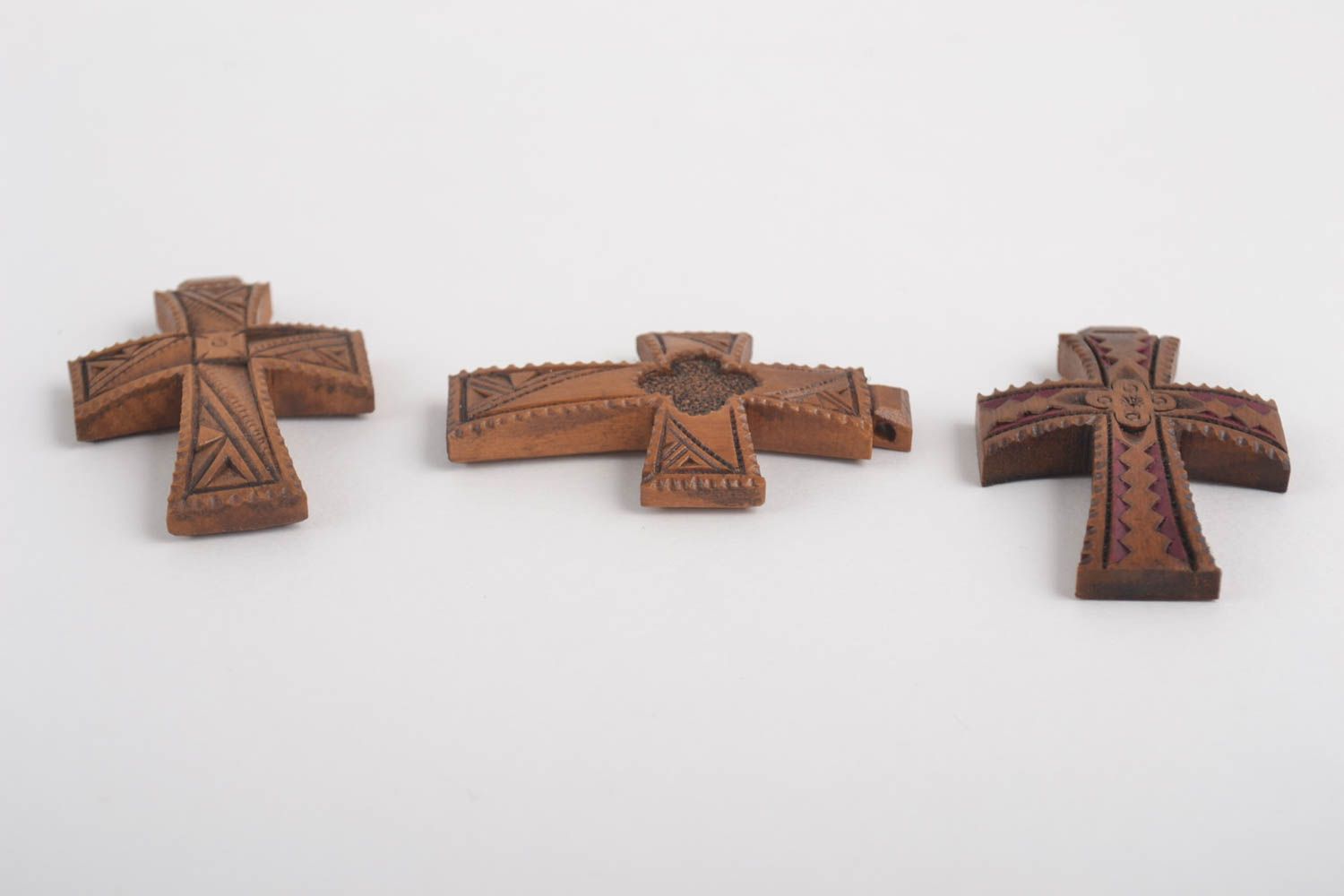 Croci di legno fatte a mano crocette intagliate originali in legno 3 pz foto 4