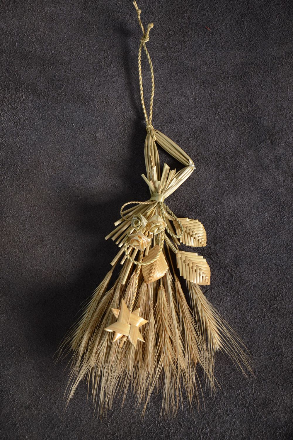 Colgante decorativo artesanal trenzado de paja ecológico amuleto étnico foto 1