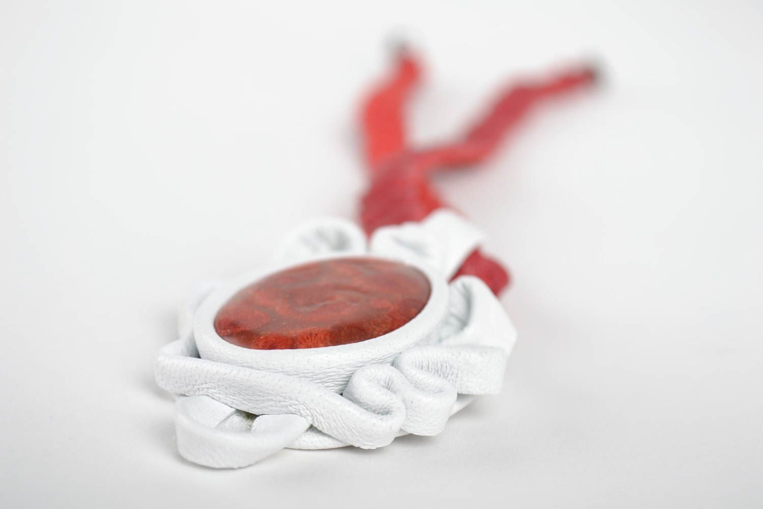 Handmade Leder Anhänger Damen Schmuck Accessoires für Frauen rot mit Stein foto 4
