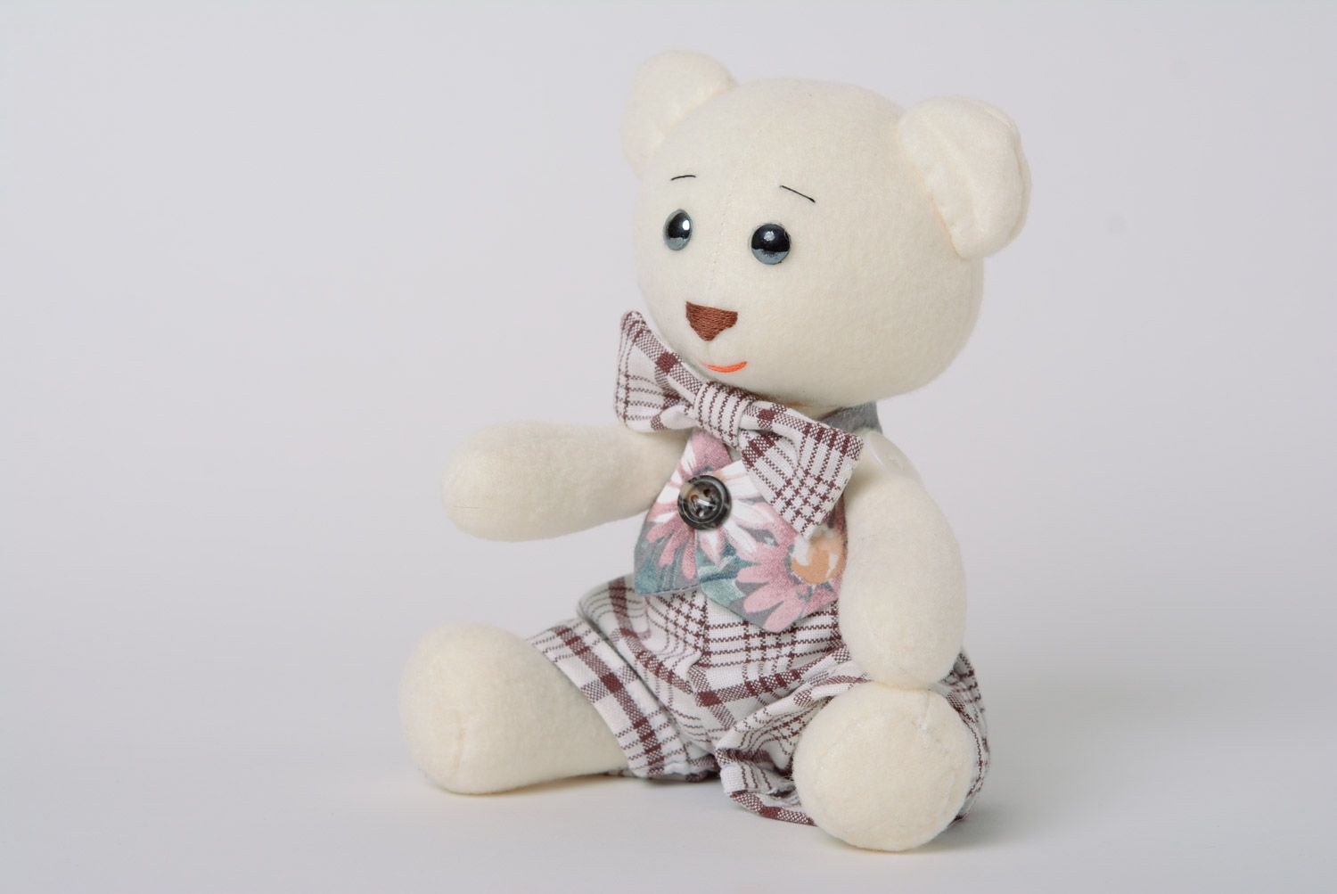 Künstlerisches Interieur Spielzeug Kuscheltier Eisbär im karierten Anzug handmade  foto 3