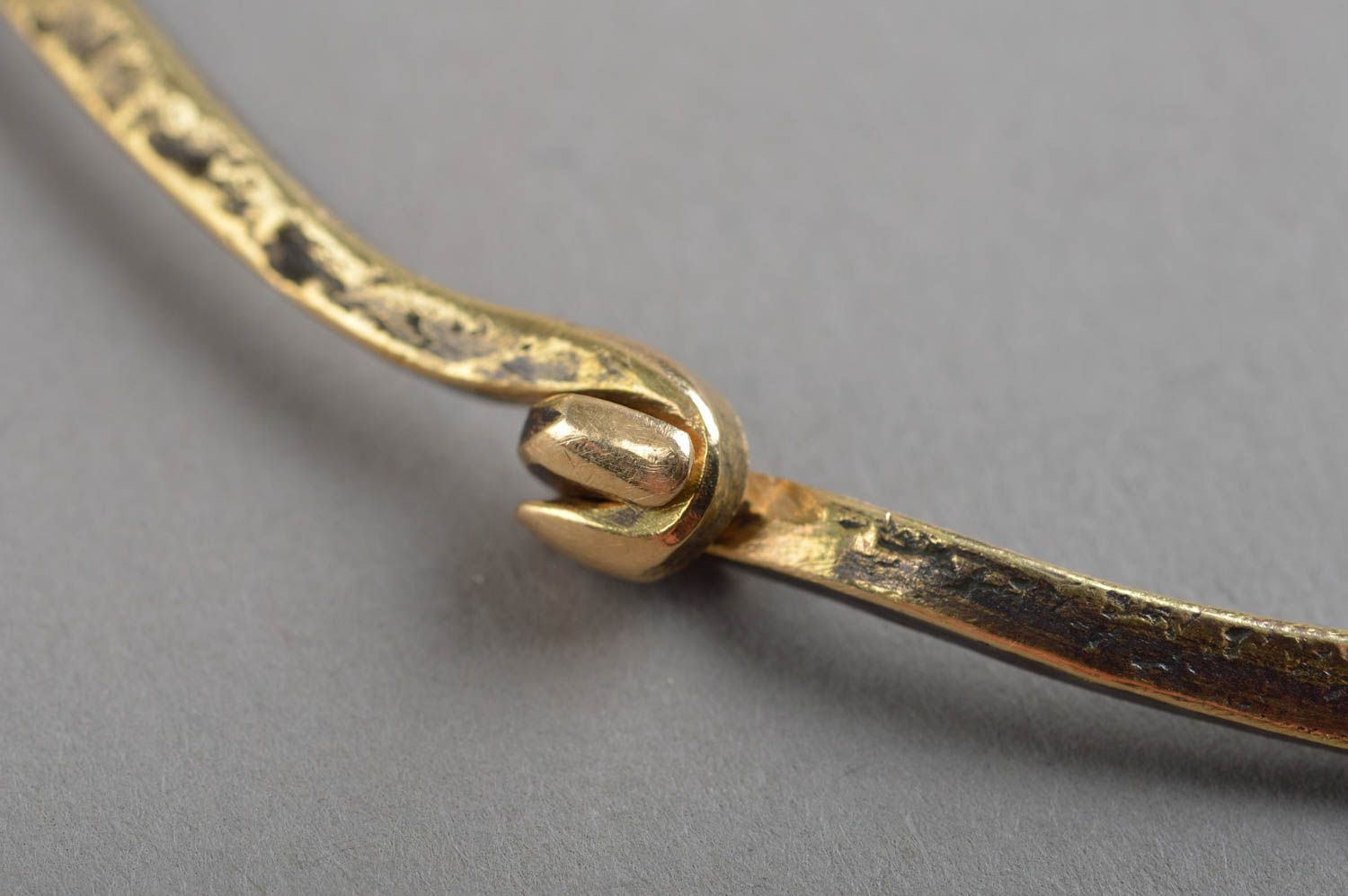Originelles schönes handgemachtes Schlauch Collier Halskette aus Metall foto 5