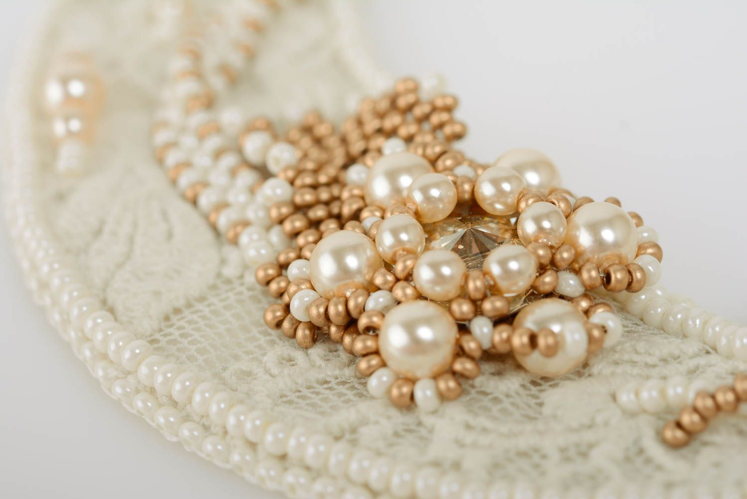 Collier col avec broderie en perles de rocailles blanc crème fait main photo 2
