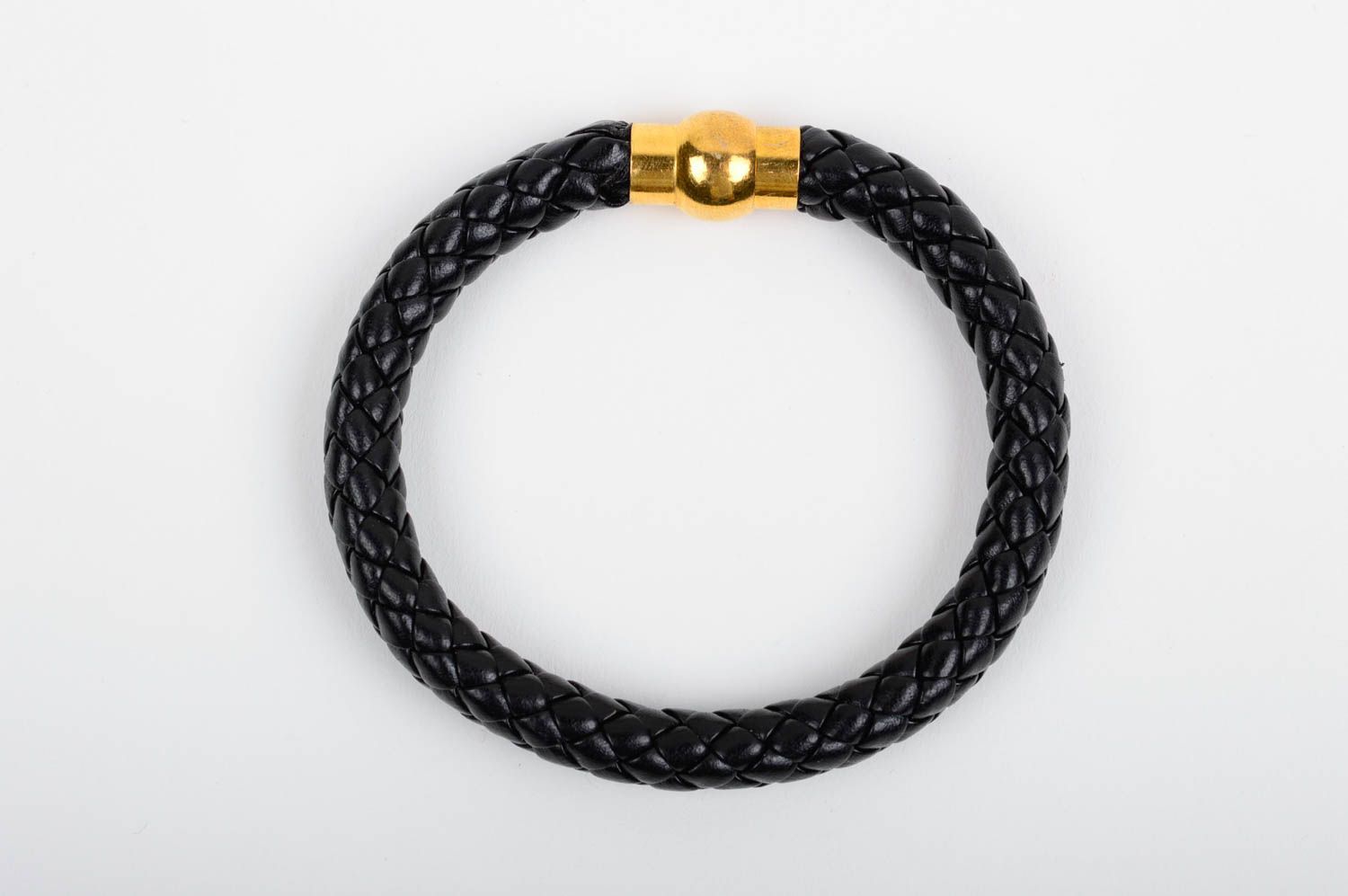 Bracelet noir en cuir artificiel tressé avec fermoir aimanté fait main photo 1