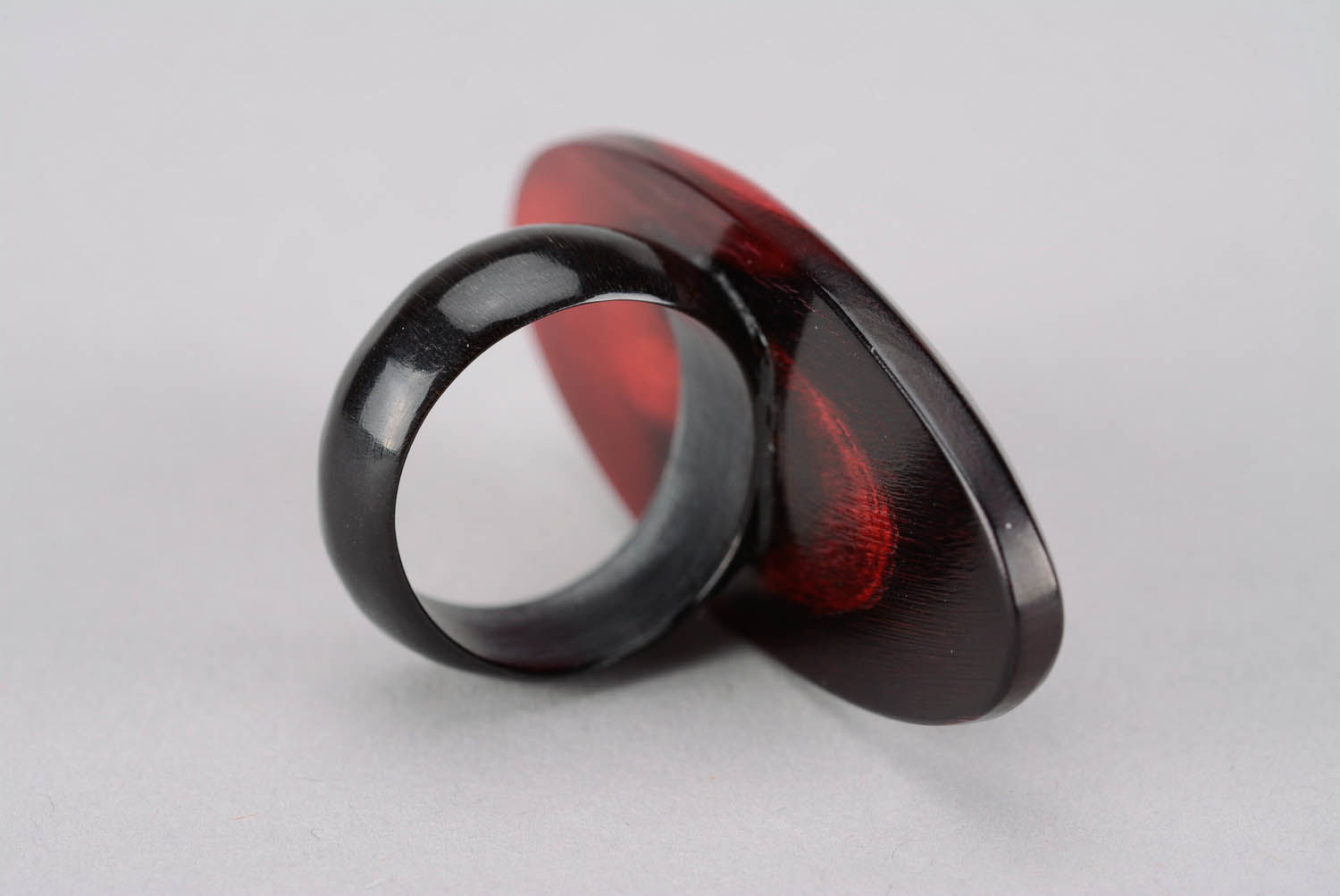 Ring aus Horn Rotes Oval foto 3