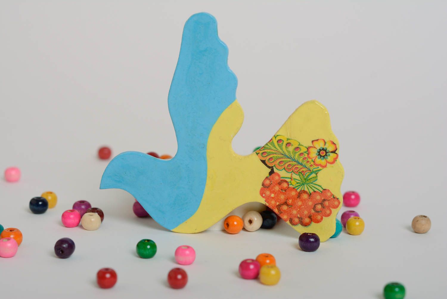 Bright handmade MDF fridge magnet painted with acrylics Pigeon photo 1