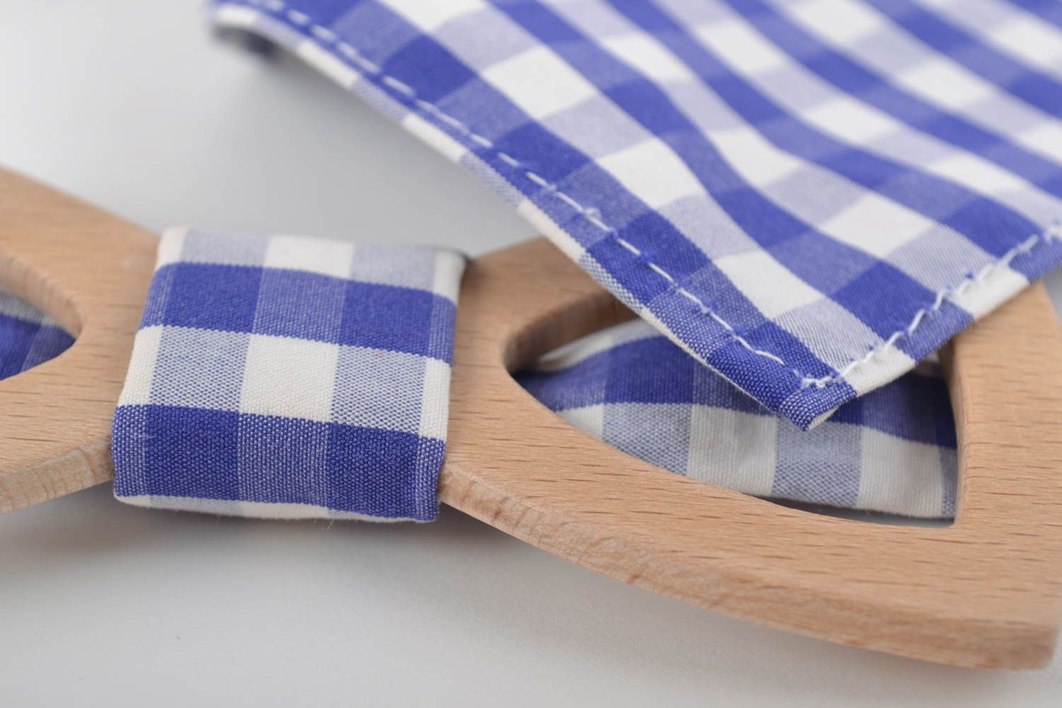 Beautiful handmade designer wooden bow tie with checkered cotton handkerchief photo 3