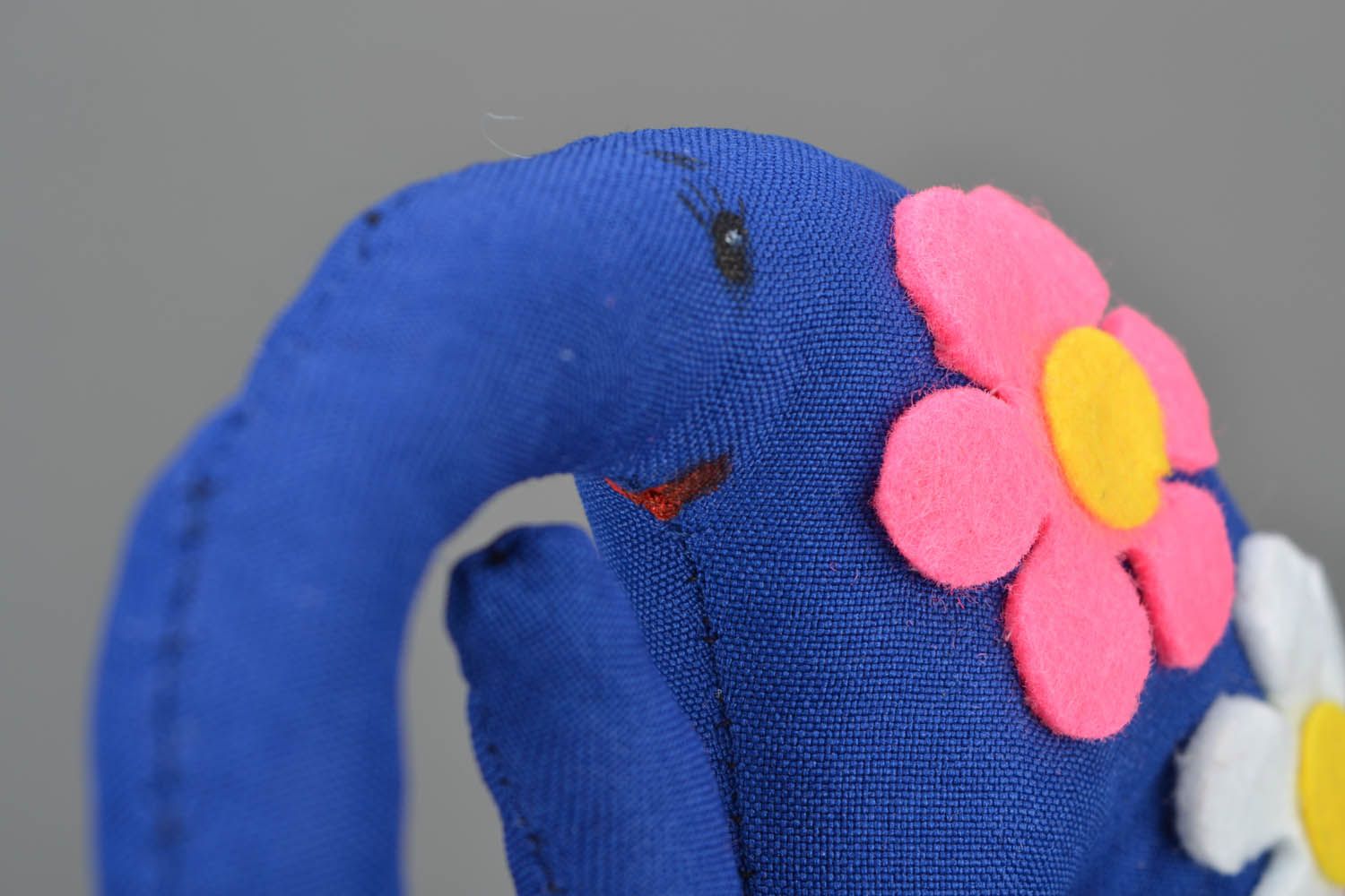 Blaues Kuscheltier aus Baumwolle Blumenelefant foto 5