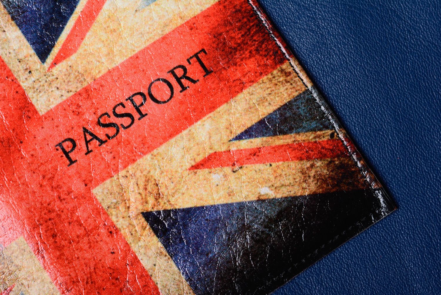 Funda para el pasaporte hecha a mano de cuero artificial Gran Bretaña foto 4