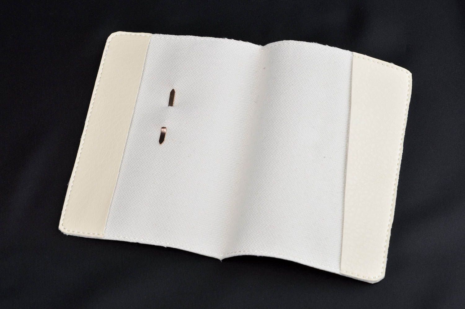 Étui passeport cuir fait main Protège-passeport blanc décoré Accessoire femme photo 4
