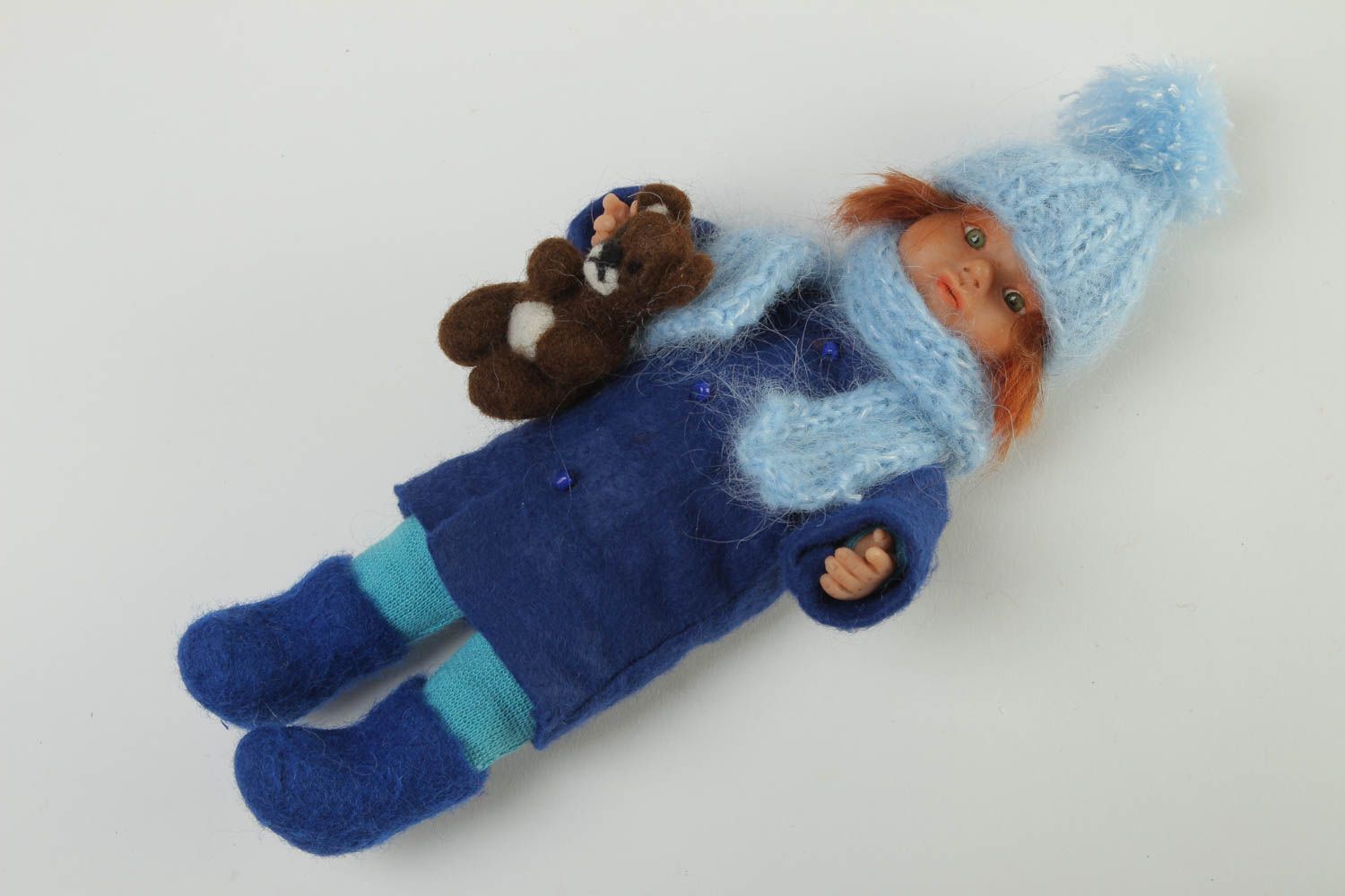 Декоративная кукла рыжая игрушка ручной работы дизайнерская кукла в синем пальто фото 2