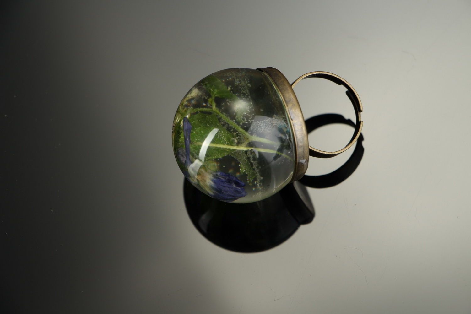 Ring with natural flowers coated with epoxy photo 3
