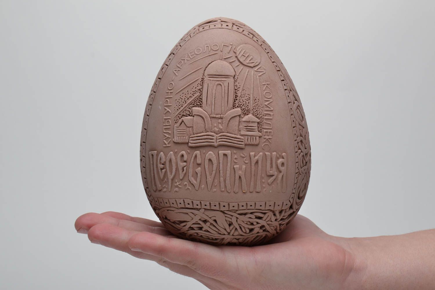 Huevo de Pascua con soporte hecho de arcilla foto 5