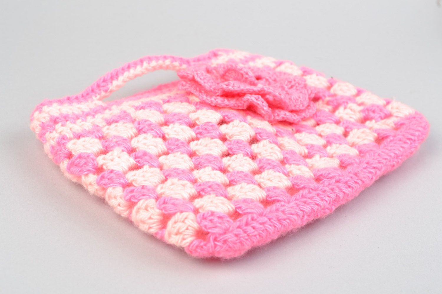 Sac à main rose enfant tricoté en coton et acrylique fait main avec fleur photo 5