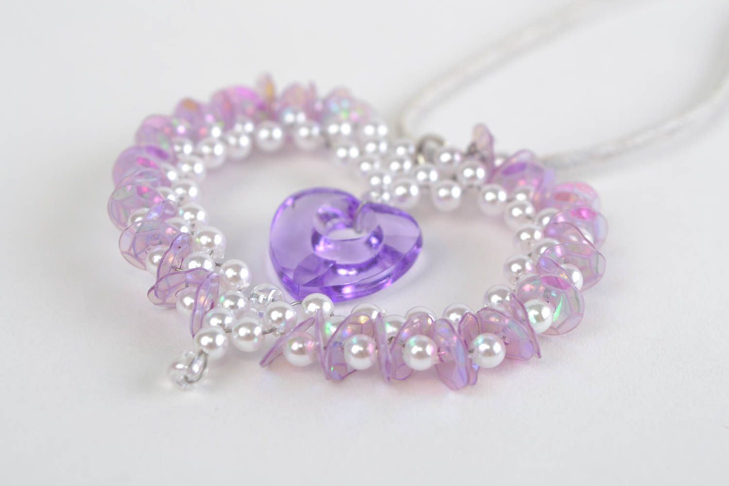 Pendentif fait main original en perles de rocailles violet avec cordon ciré photo 4