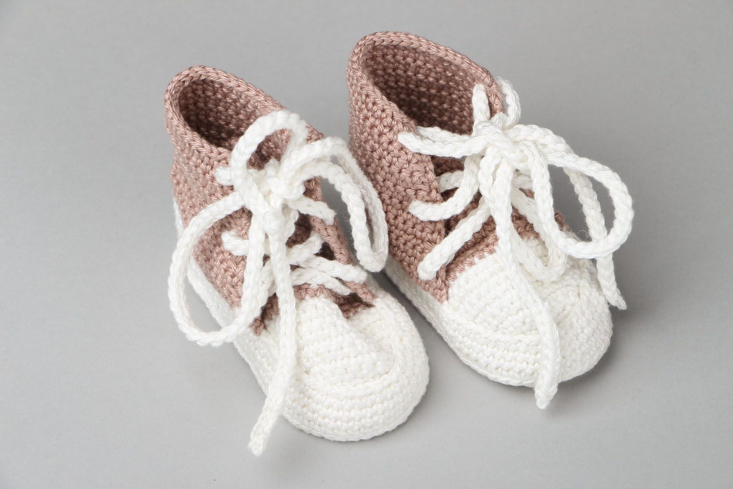Crocheted shoes for dolls photo 2