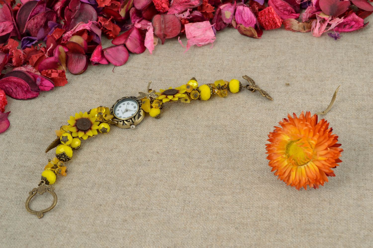 Gelbe Armbanduhr aus Polymerton handmade foto 1