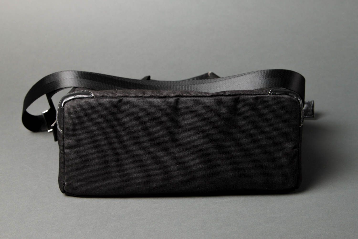 Bolso artesanal para mujer accesorio de moda bolso de tela y cuero negro foto 5