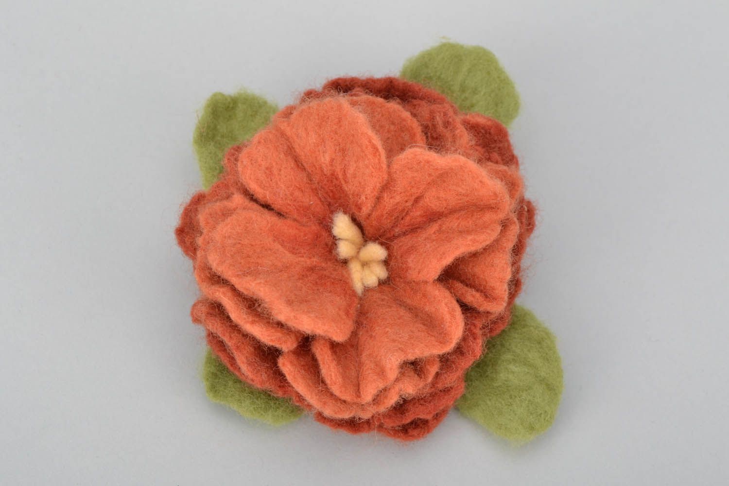 Broche de lã artesanal Flor acessório de mulher foto 4