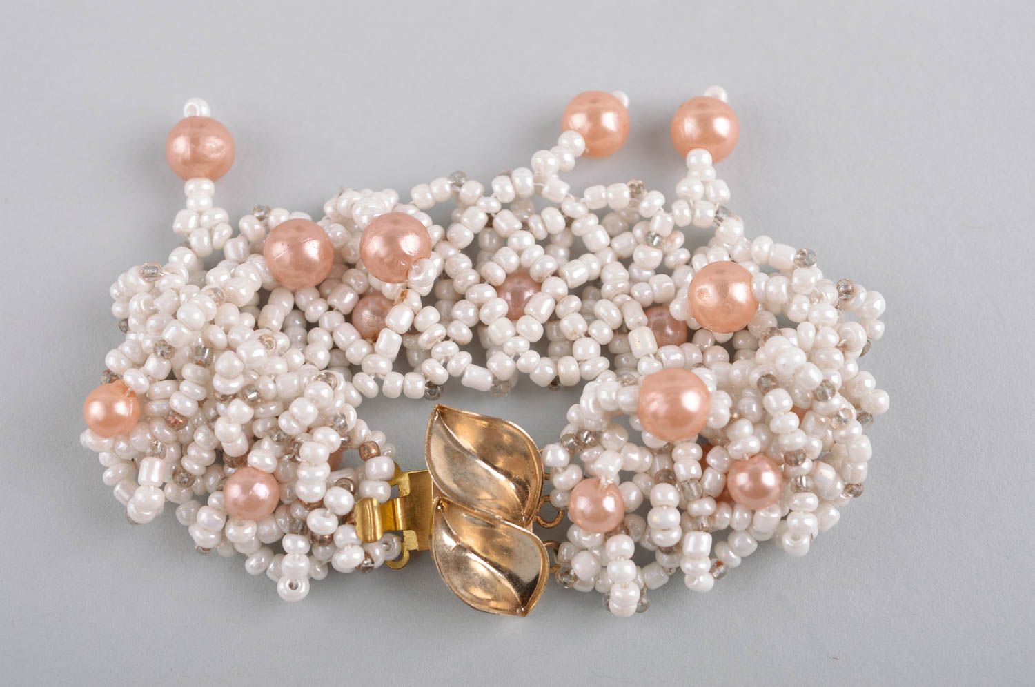 Bracelet perles de rocaille Bijou fait main blanc-rose design Cadeau femme photo 4