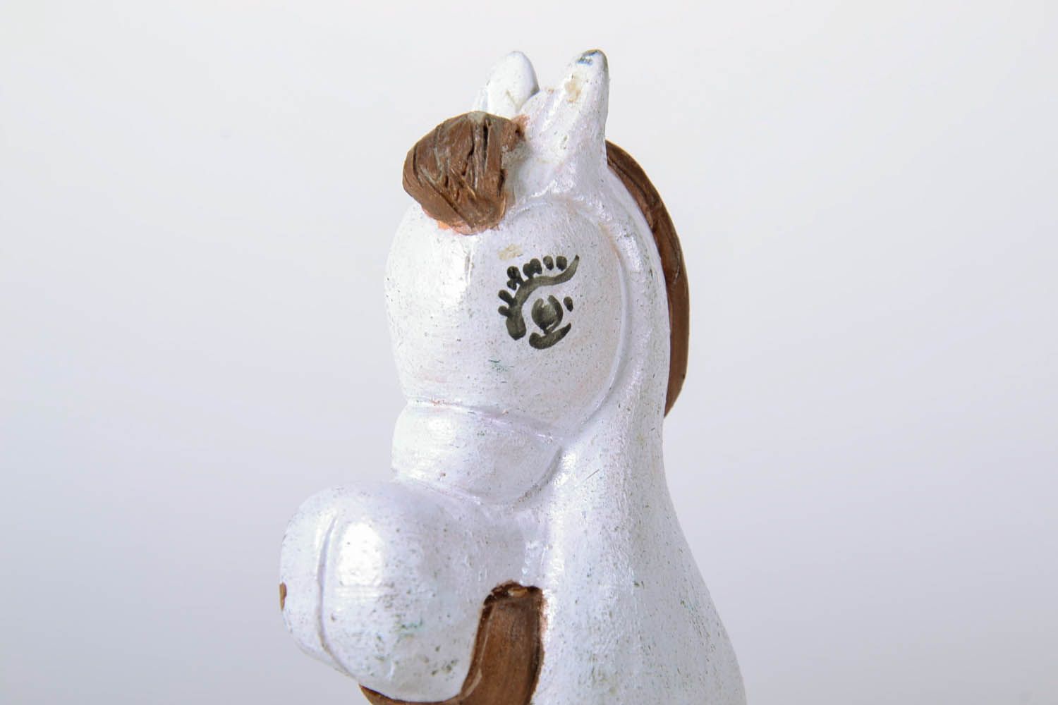 Estatueta decorativa artesanal de argila decoração do interior figuras de cerâmica Cavalo foto 4