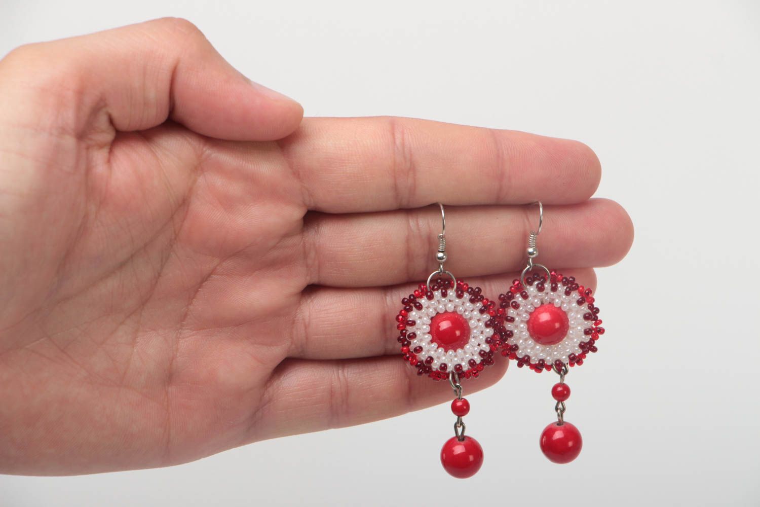 Boucles d'oreilles en perles de rocailles fantaisie faites main rouge blanc photo 5