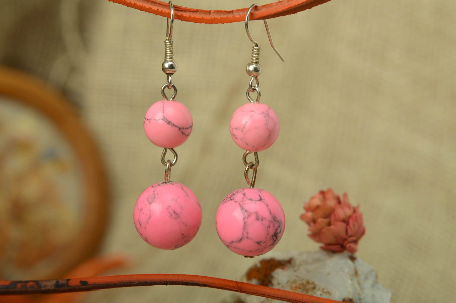 Handmade Kugel Ohrringe mit Perlen schön rosa lang originell für Mädchen foto 1