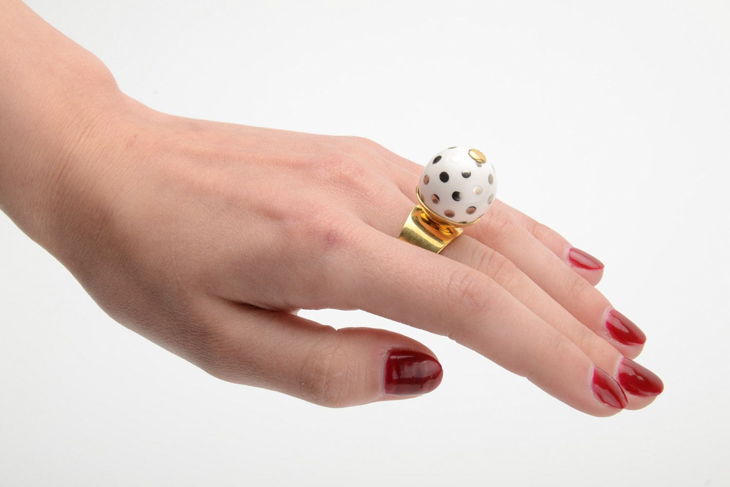Handmade designer ring with latten basis and white polka dot ceramic bead photo 5