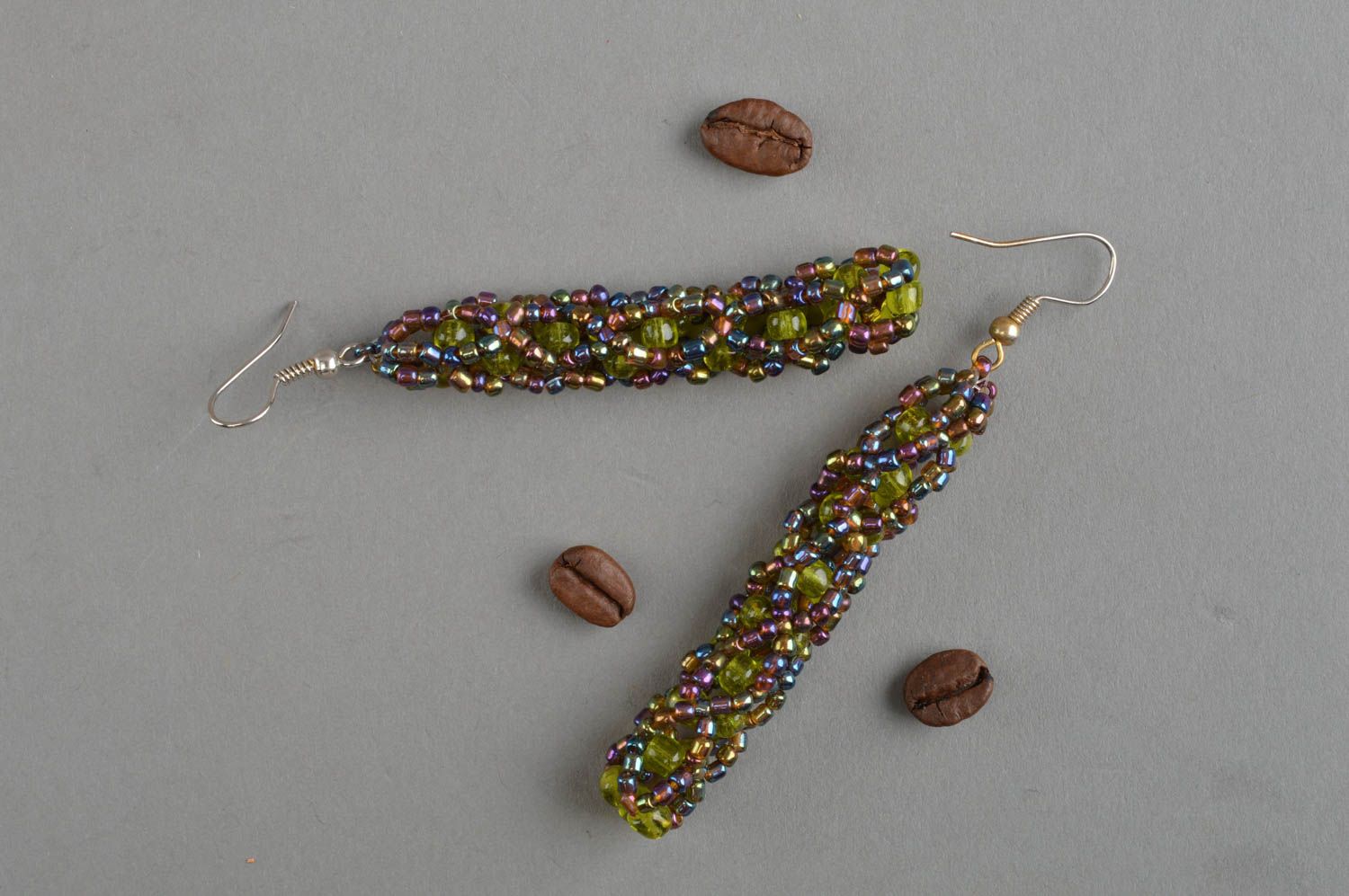 Boucles d'oreilles en perles de rocailles vertes faites main longues de design photo 1