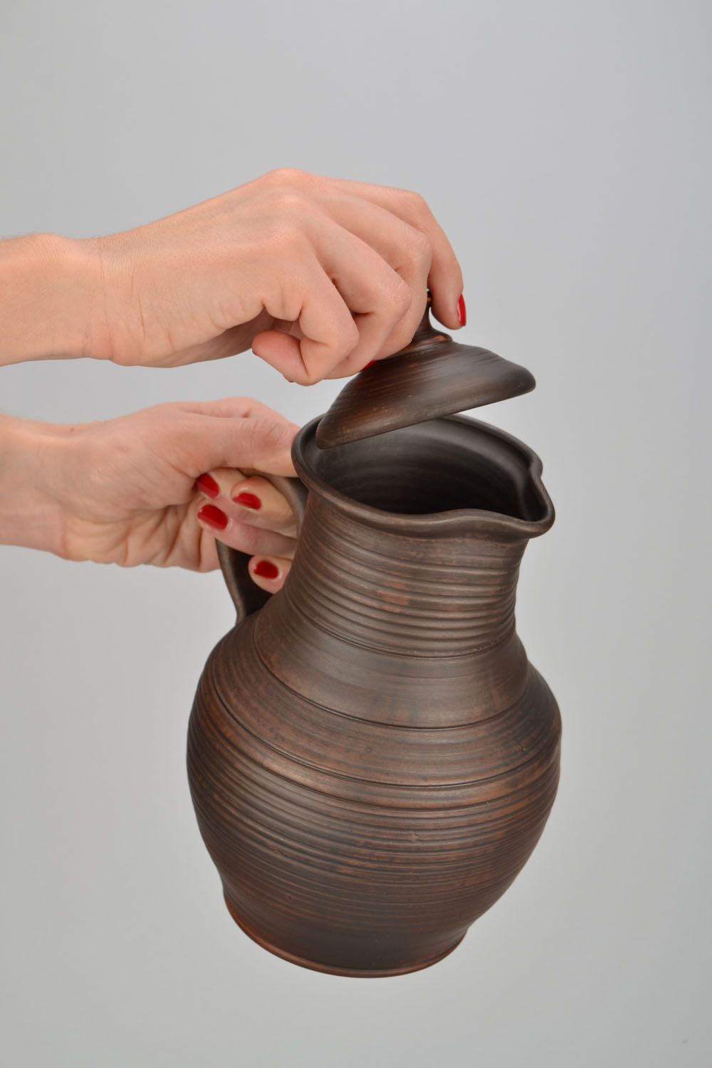 45 oz ceramic milk jug with handle and lid in dark brown color 1,87 lb photo 2