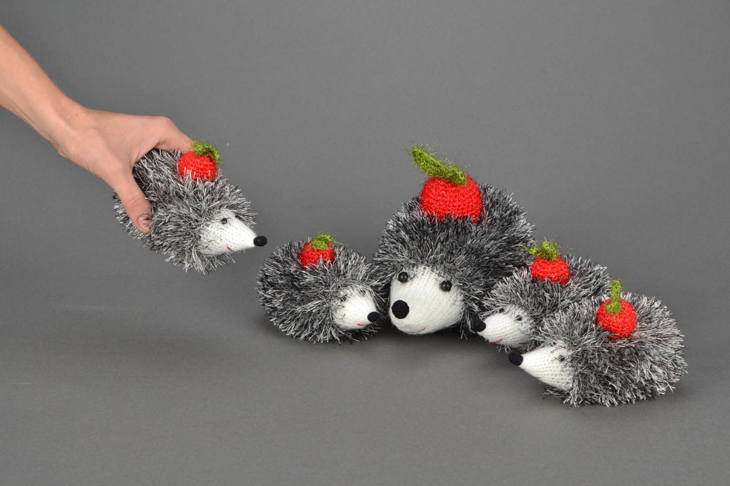 Brinquedo macio de malha feito à mão Família de ouriços  foto 2