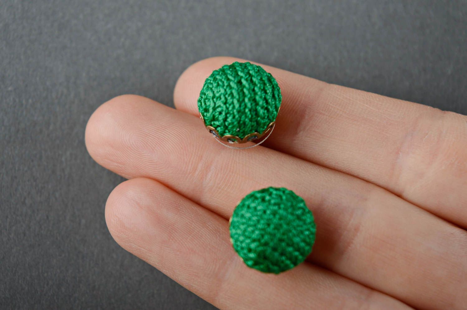 Boucles d'oreilles puces tricotées au crochet vertes faites main pour femme photo 4