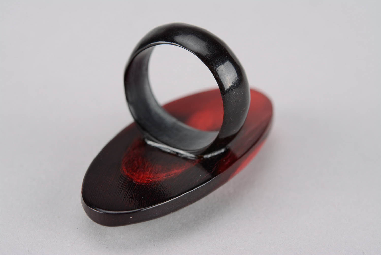 Ring aus Horn Rotes Oval foto 2