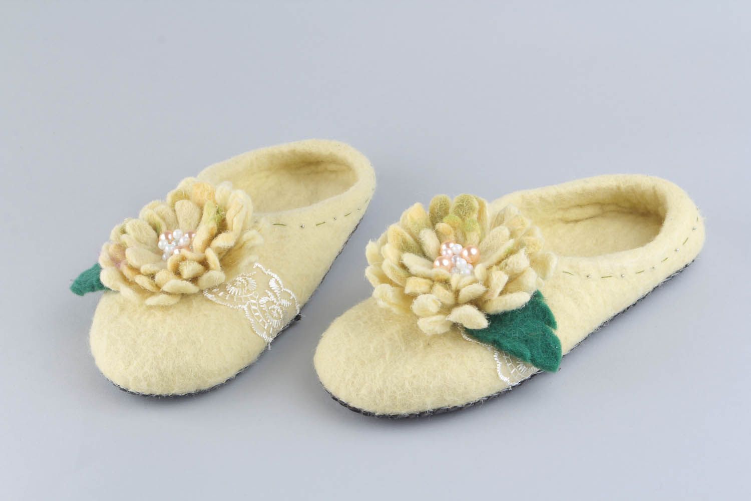 Woolen slippers photo 1