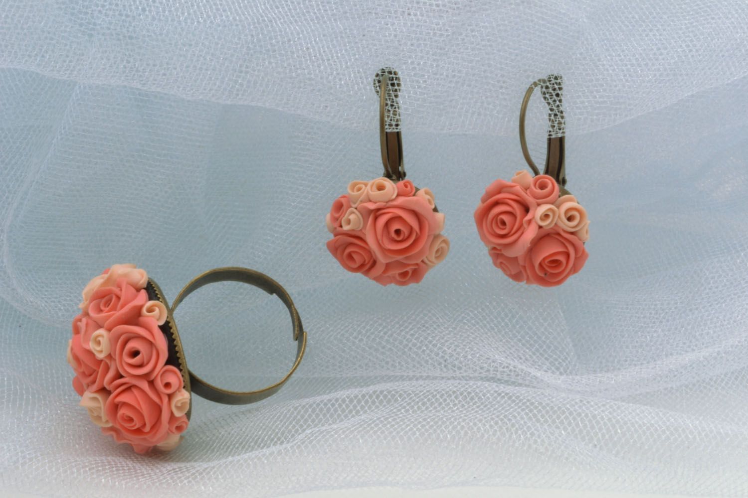 Розовые кольцо и серьги из полимерной глины фото 1