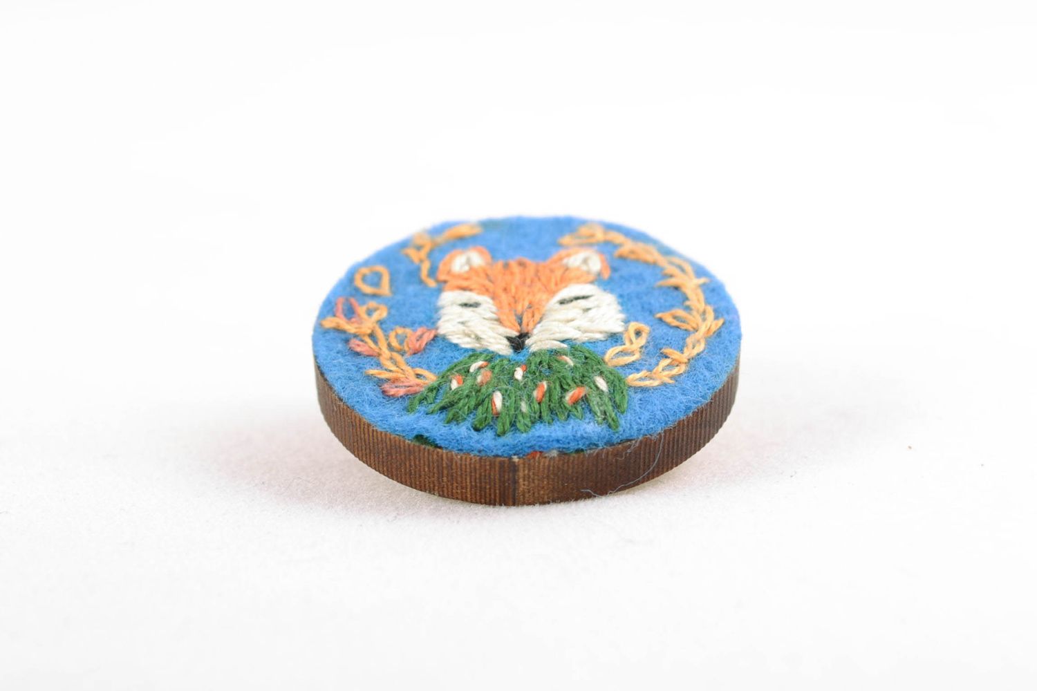 Round brooch with embroidery on wooden basis photo 3