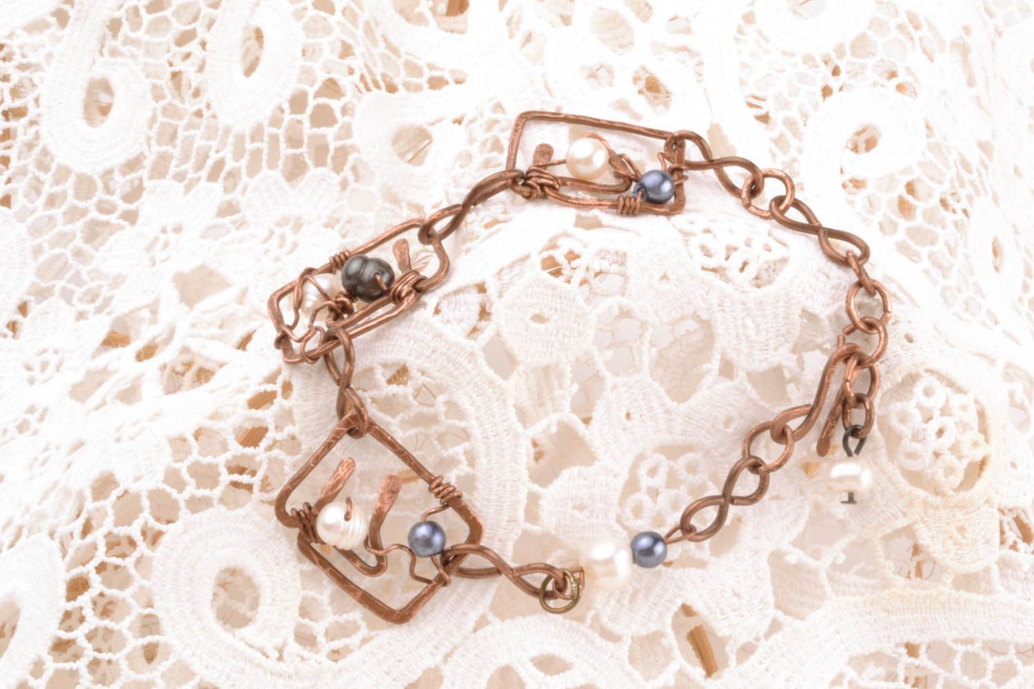 Copper bracelet with freshwater pearls photo 5